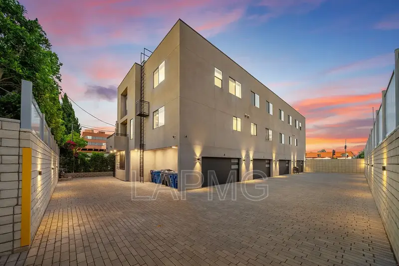 North Hollywood House: 4637 Laurel Canyon Boulevard