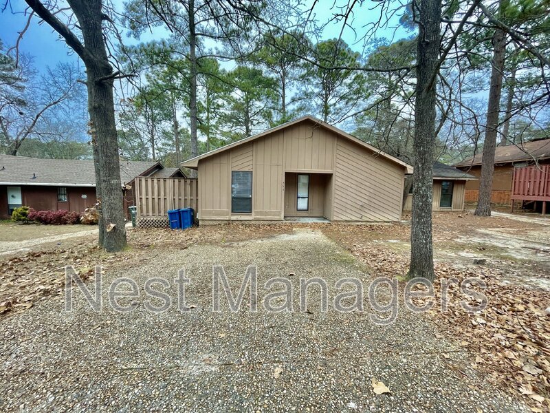 Fayetteville Condo: 754 Hedgelawn Way