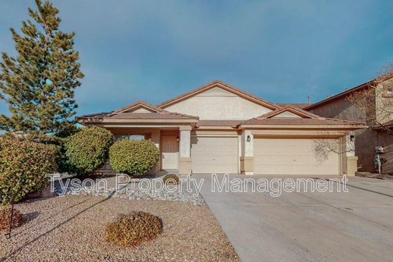 Rio Rancho House: 1500 Montiano Loop SE