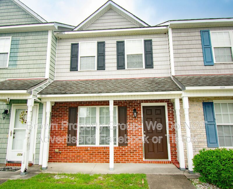 Jacksonville Townhome: 102 Springwood Dr
