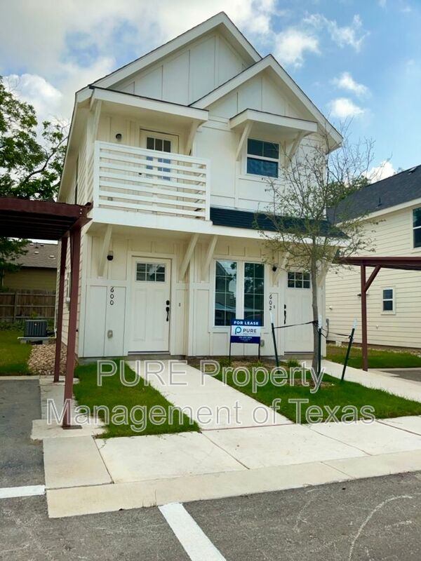 Taylor House: 2002 2nd St