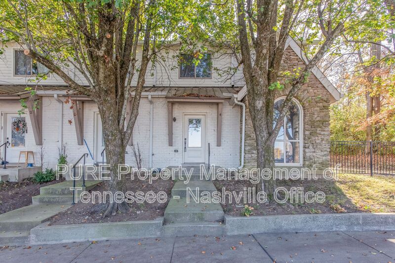 Nashville House: 429 Humphreys Street