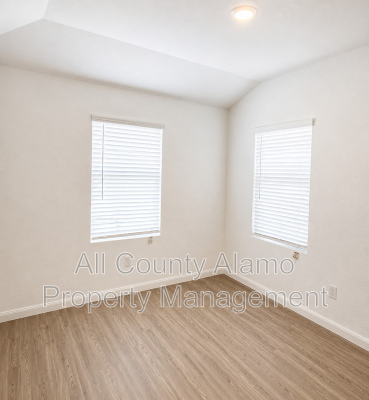Main Rental Photo 12