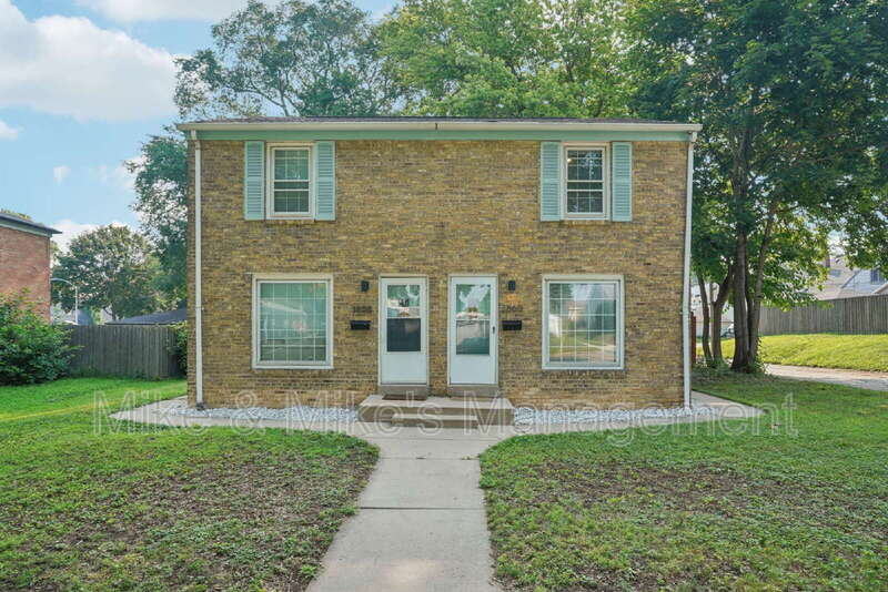 Milwaukee Townhome: 3860 South Brust Avenue