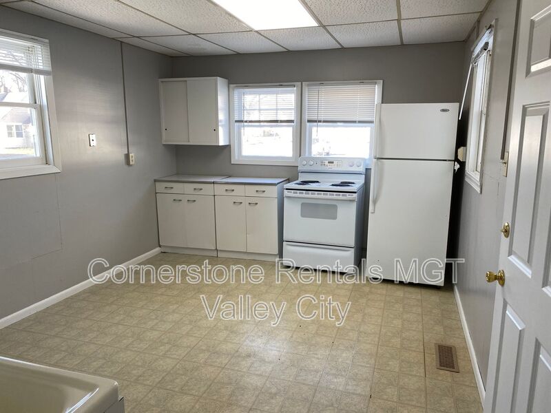 Valley City House: 405 2nd St NE