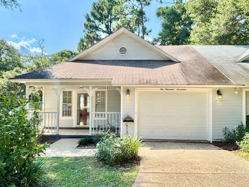 Pensacola House: 10017 Foxrun Rd