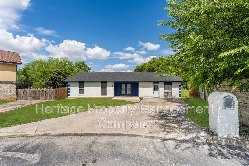 San Antonio House: 2526 Town Briar Street