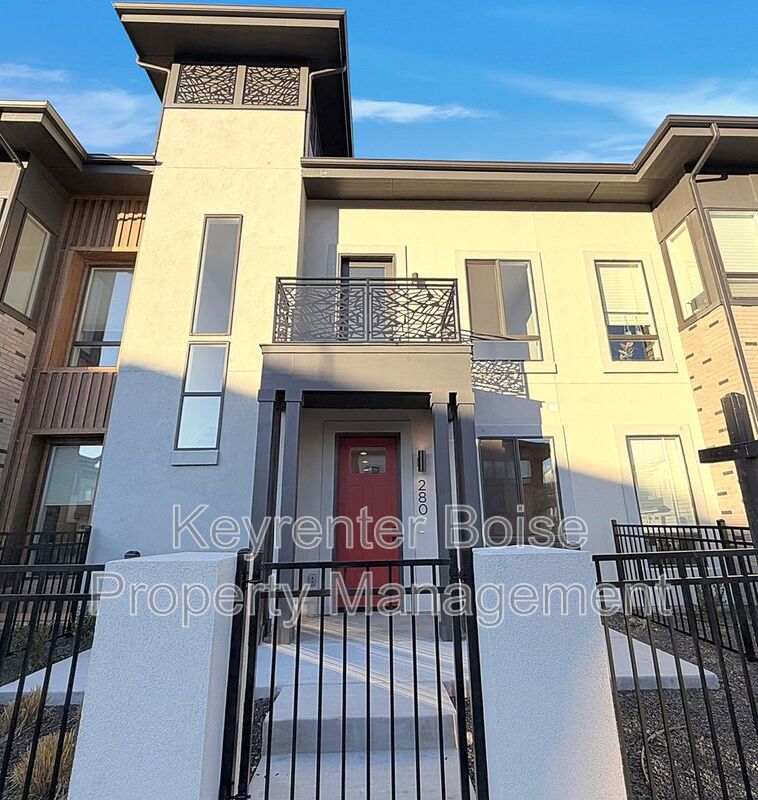 Eagle House: 280 S Filbert Ln