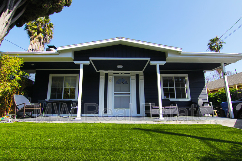 Los Angeles House: 1510 N Benton Way