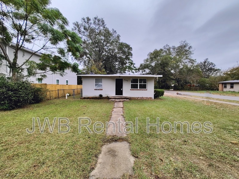 Jacksonville House: 8104 Galveston Ave