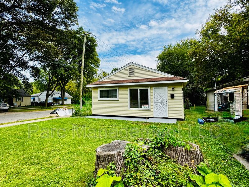 Detroit House: 15914 Dacosta Street