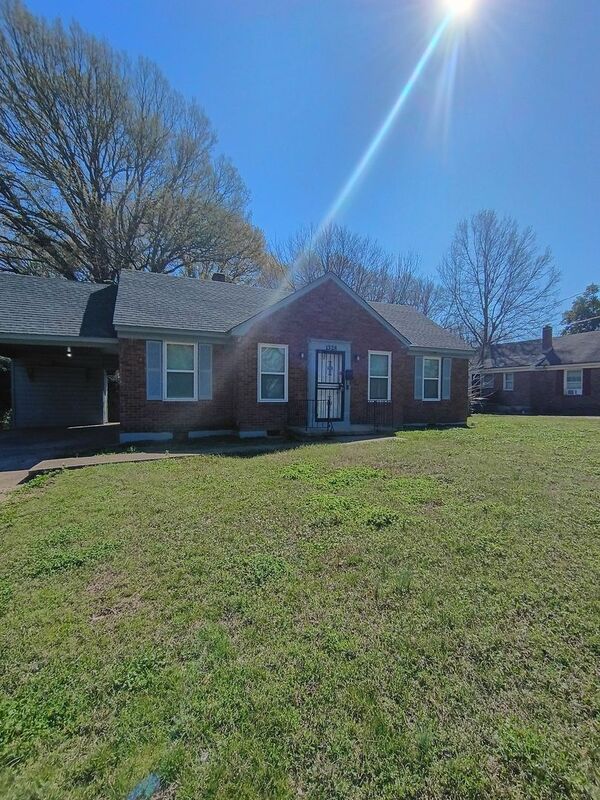 Memphis House: 1328 Semmes St