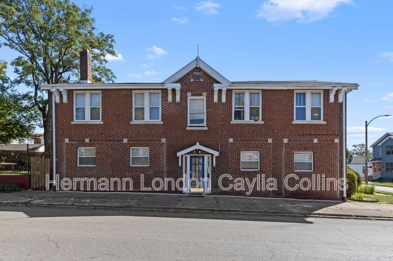 Saint Louis House: 6916 Moellenhoff Street