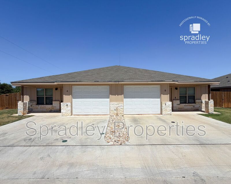 Belton Townhome: 1012A Llano Ct