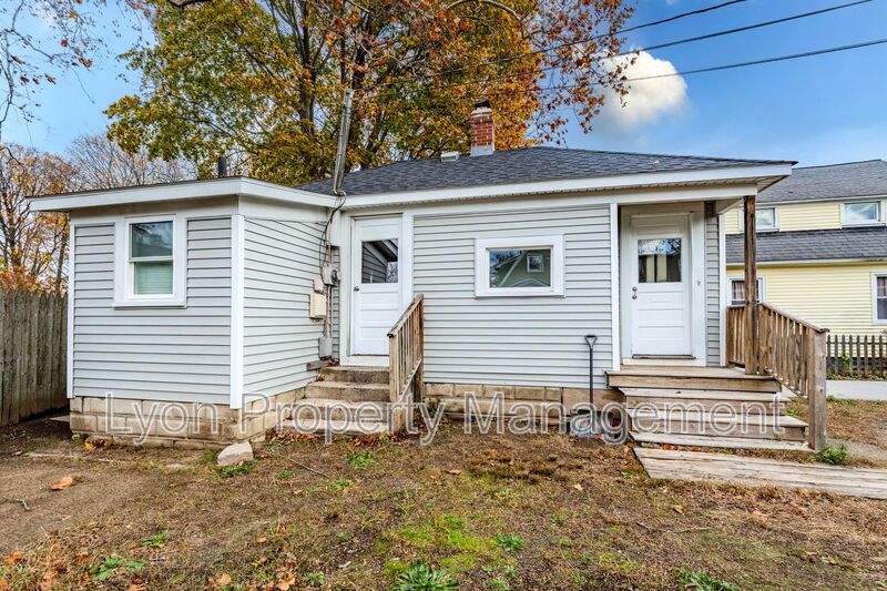 Warwick Condo: 83 Ottawa Ave