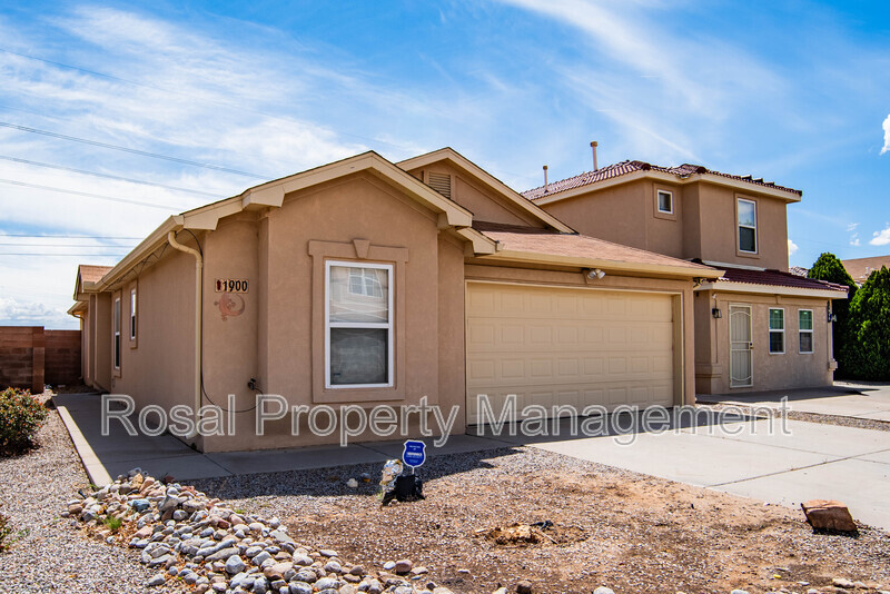 Albuquerque House: 1900 Cielo Oeste Pl NW