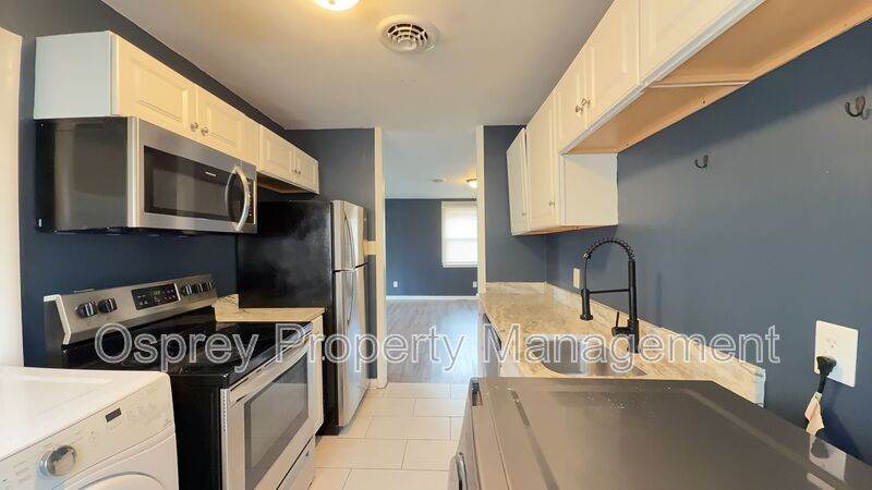 Well-Maintained 3-Bedroom Home with Fenced Backyard & Assigned Parking in Central Chesapeake - Photo 2