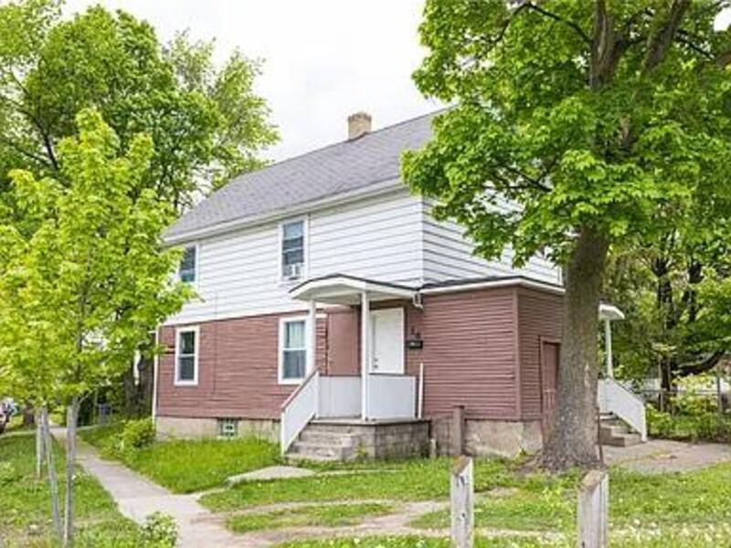 Rochester House: 16 Cummings St