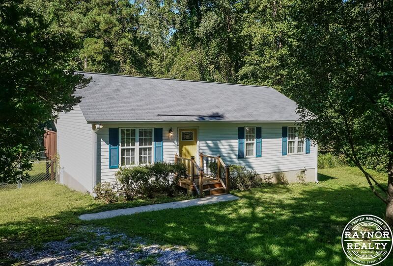 Youngsville House: 133 Madeline Ct