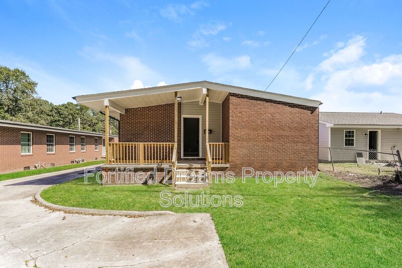 High Point House: 509 Saunders Pl