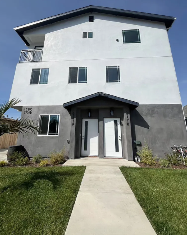 Los Angeles Condo: 1731 East 68th Street