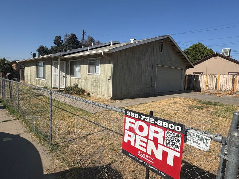 Visalia House: 1543 North Willis Street