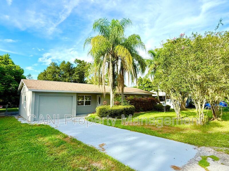 Deland House: 729 East Grove Place