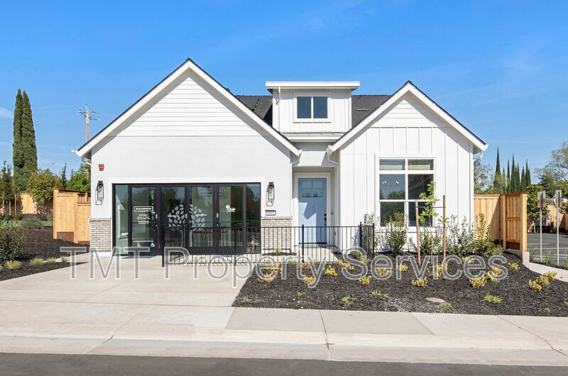 Granite Bay House: 9001 Ventura Street