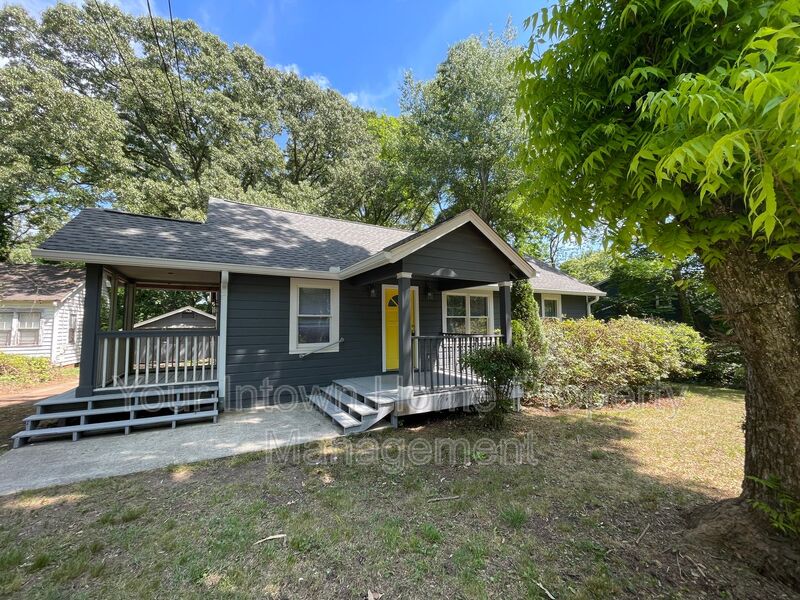 Atlanta House: 2100 Cavanaugh Ave SE