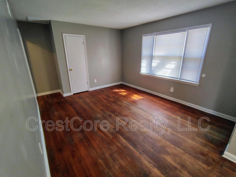 Memphis House: 1688 Haywood Ave