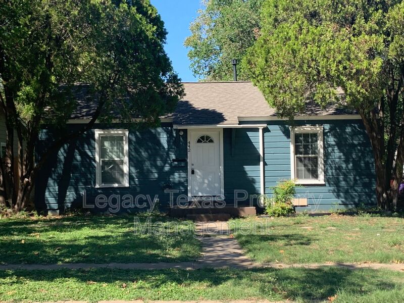 Cleburne House: 442 Bales Ave.