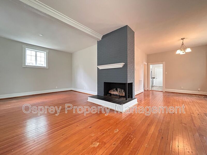 Charming 2-Bedroom Home -Close to Downtown Hampton! *ASK ABOUT OUR ZERO DEPOSIT* - Photo 4