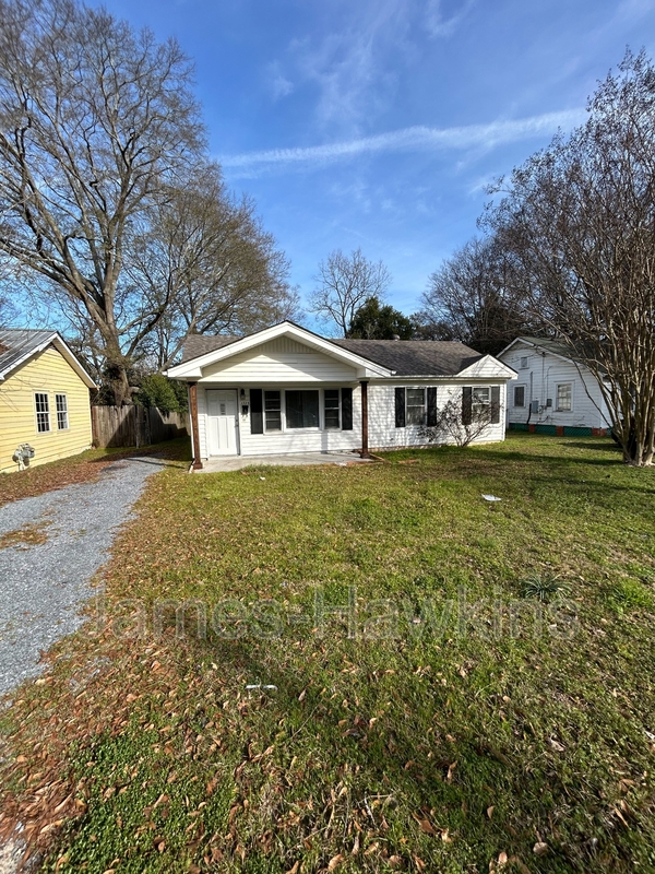 Montgomery House: 1723 Crouson St, Montgomery, AL 36110