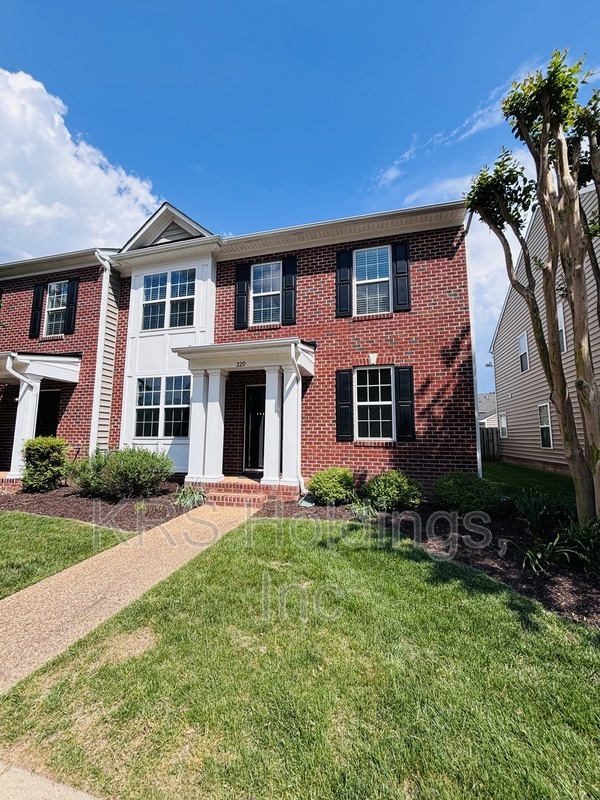 Williamsburg Townhome: 229 Quarterpath Rd