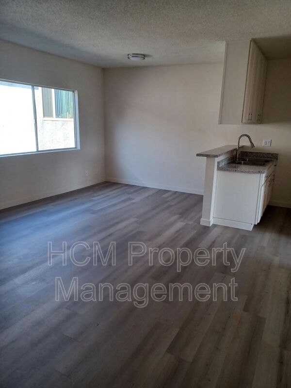 Tujunga House: 10237 Fernglen Ave Unit