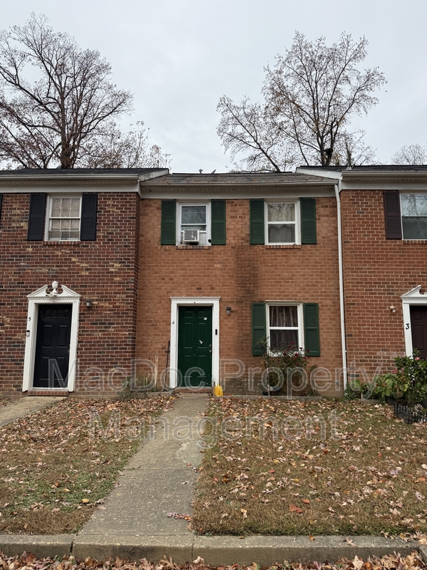 Fredericksburg Townhome: 4 Manchester Court