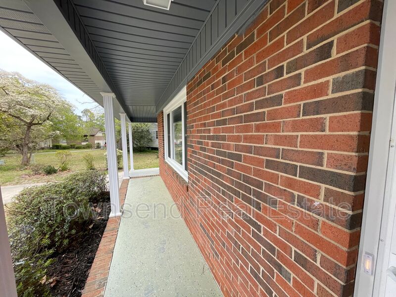 Fayetteville House: 1017 Xavier Dr.