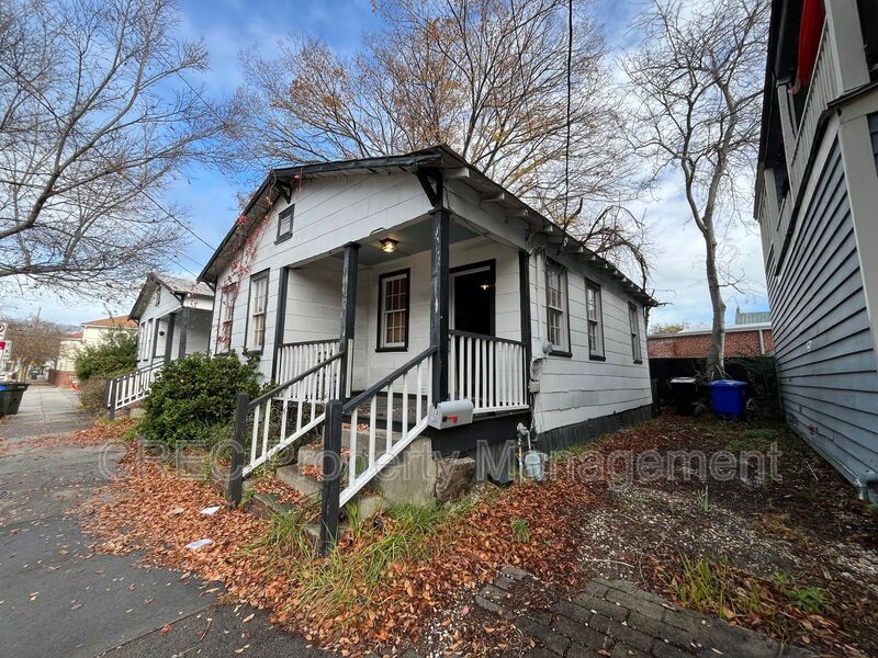 Charleston House: 160 Coming Street