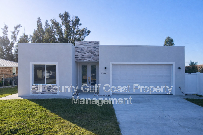 North Port House: 12302 Harland Ave