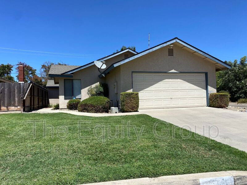 Visalia House: 1348 East Ferguson Court