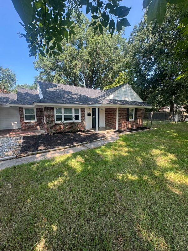 Millington House: 7729 Mahoney Rd