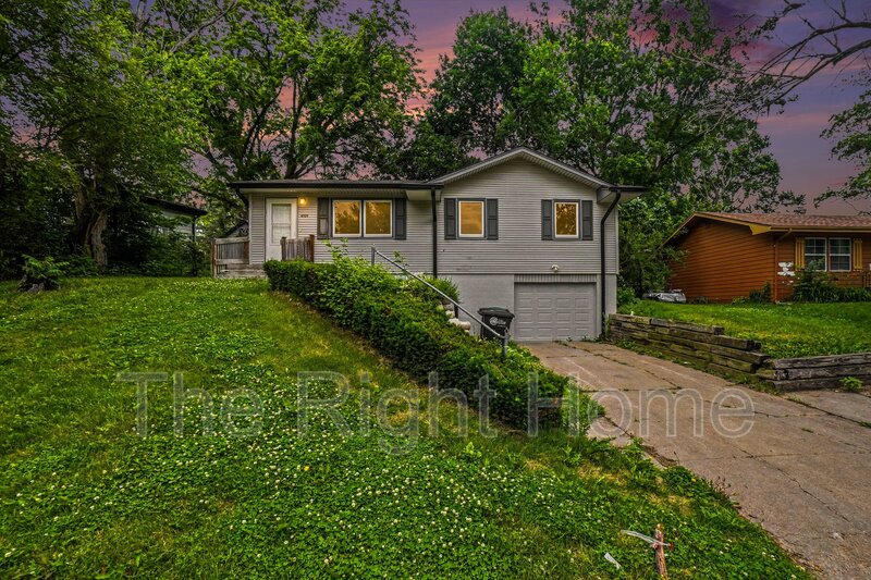 Omaha House: 6929 N 64th St