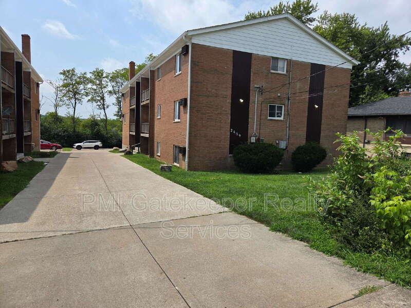 Cincinnati Condo: 2459 Montana Avenue
