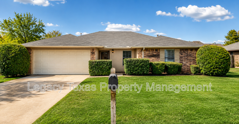 Cleburne House: 1203 Stonelake