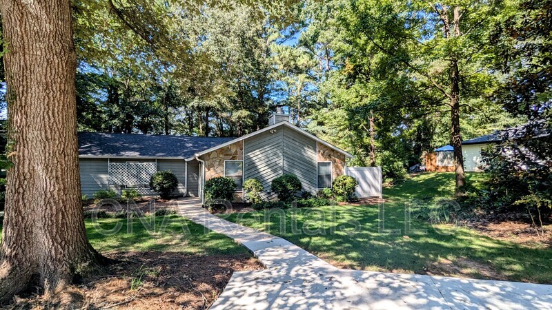 Smyrna Townhome: 1050 Mathews Ct