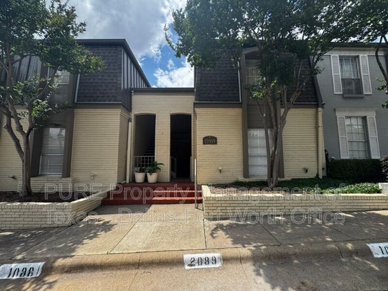 Dallas Condo: 15919 Stillwood