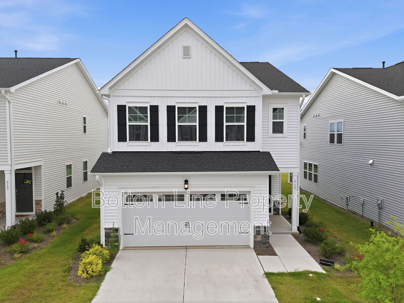 Raleigh House: 517 Hanover Shore Ln