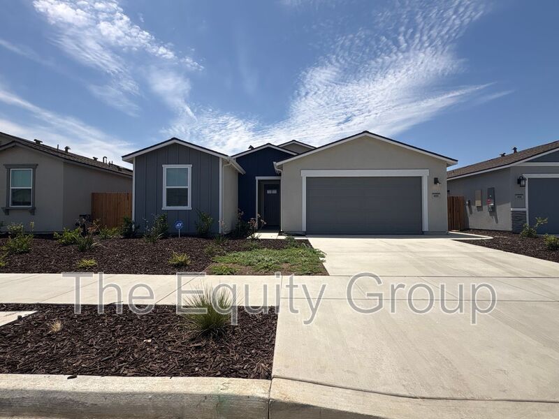Visalia House: 4035 West Sunnyview Ave