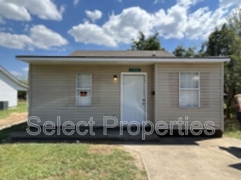 Jonesboro House: 2102 B Clark