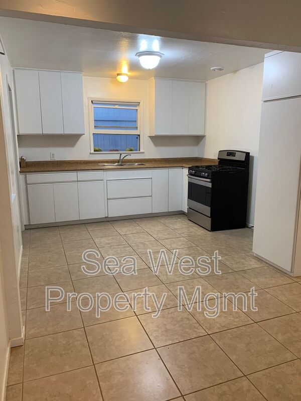 Encinitas Condo: 123 W Jason St